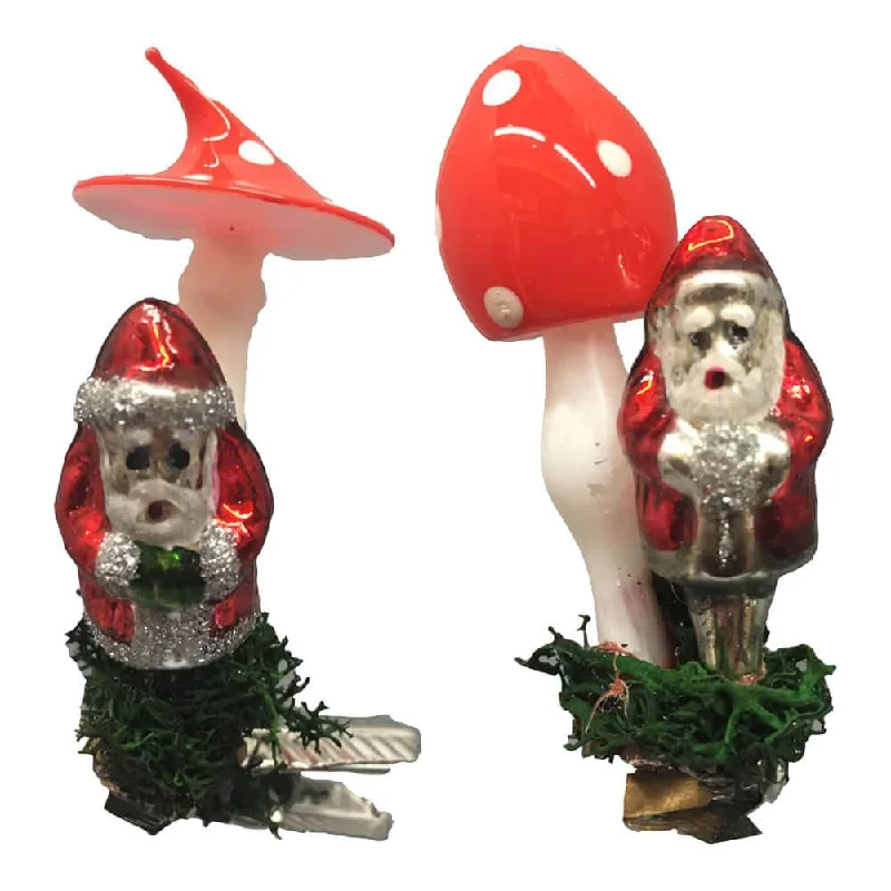 Mini Santas with Mushrooms by Retro-Glaskunst